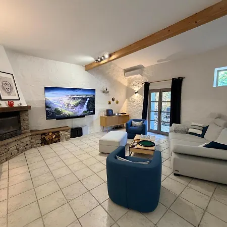 Renovated Stone Building With Air Conditioning Pool & Poolroom וילה Roujan