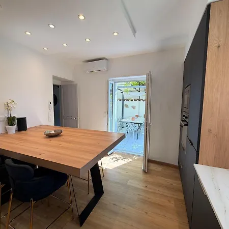 Renovated Stone Building With Air Conditioning Pool & Poolroom וילה