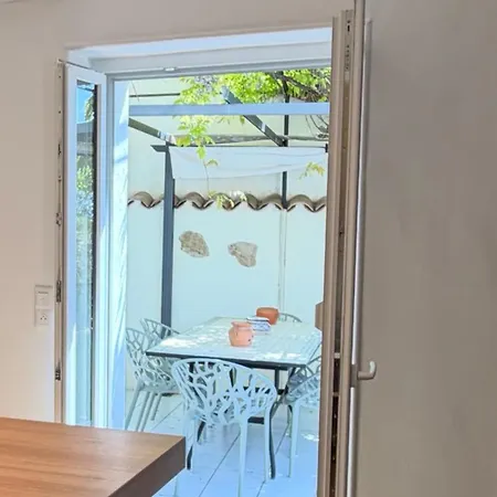וילה Renovated Stone Building With Air Conditioning Pool & Poolroom