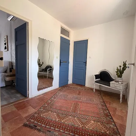 Renovated Stone Building With Air Conditioning Pool & Poolroom