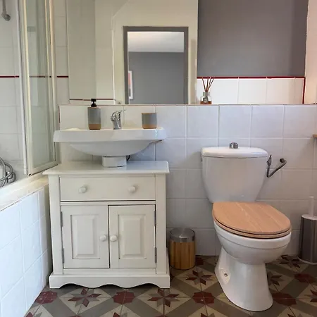 Renovated Stone Building With Air Conditioning Pool & Poolroom * Roujan